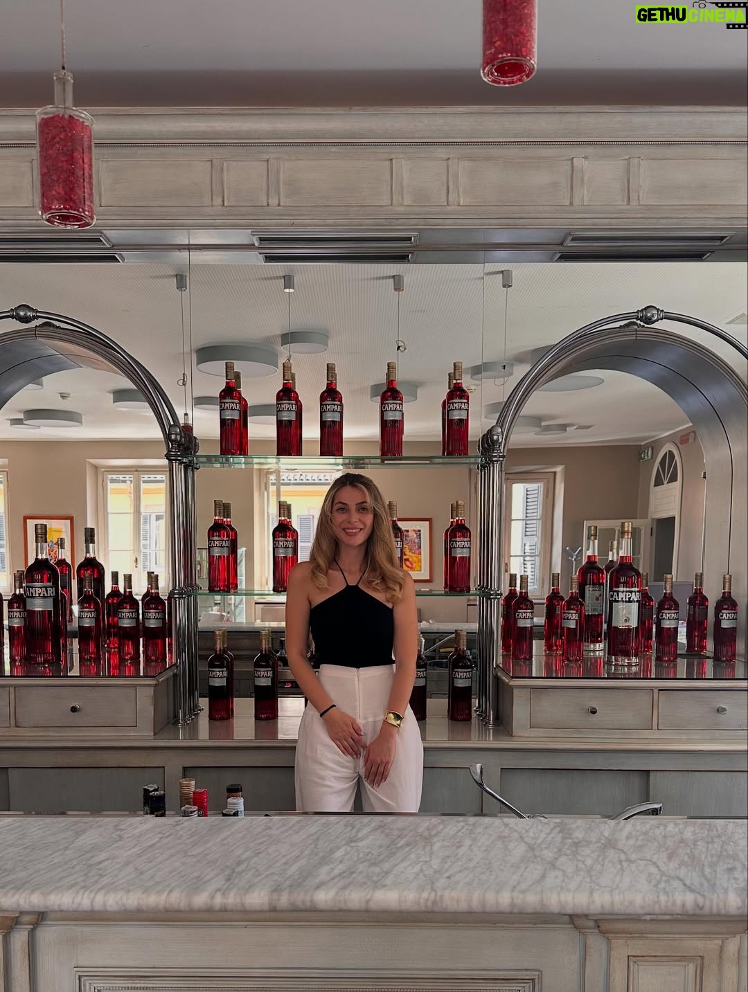 İlay Erkök - 113.3K Likes - “Il Campari non è solo una bevanda. È il battito cardiaco rosso di Milano - parte di chi siamo.” ♥️ #ad @campariofficial 
•
#Campari #RedIcon #DrinkResponsibly 
•
Oggi è stata una grande visita di famiglia 😍🥹👸🏼
•
Siamo pronti per nuove avventure insieme? 💃