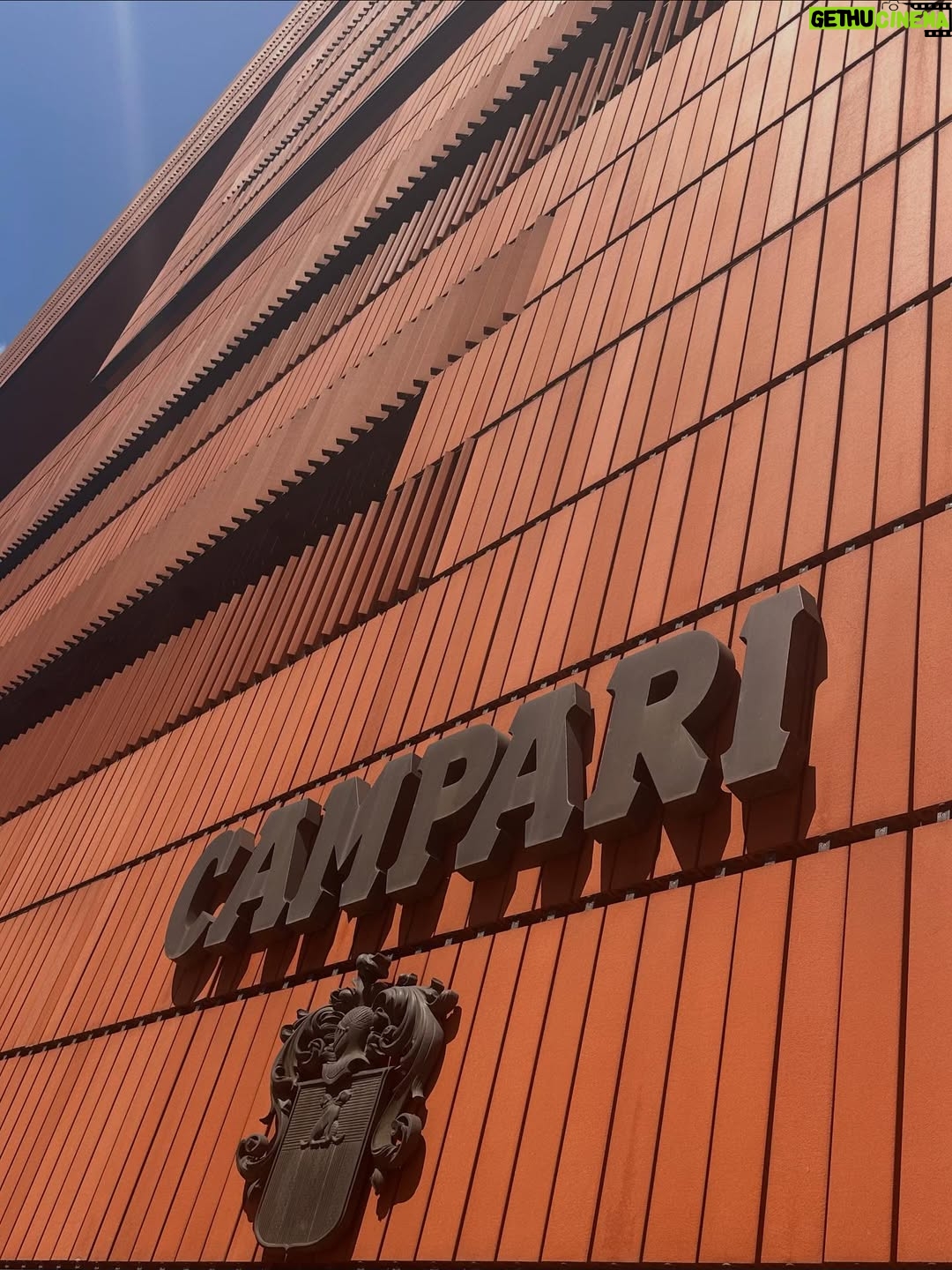 İlay Erkök - 113.3K Likes - “Il Campari non è solo una bevanda. È il battito cardiaco rosso di Milano - parte di chi siamo.” ♥️ #ad @campariofficial 
•
#Campari #RedIcon #DrinkResponsibly 
•
Oggi è stata una grande visita di famiglia 😍🥹👸🏼
•
Siamo pronti per nuove avventure insieme? 💃