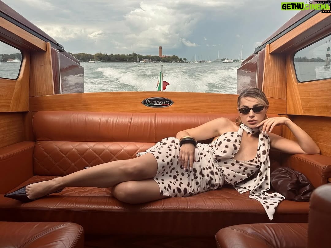 İlay Erkök - 98.1K Likes - Venice Bond ♥️

#venicefilmfestival #labiennalecinema2025 #venezia82 #ad 
•
Styled by @giseleirl