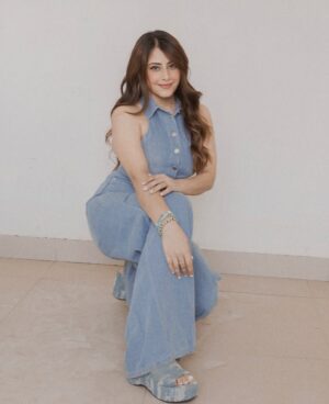 mehak sethi Instagram - No frills, just denim.”🩵
Wearing @srstore09