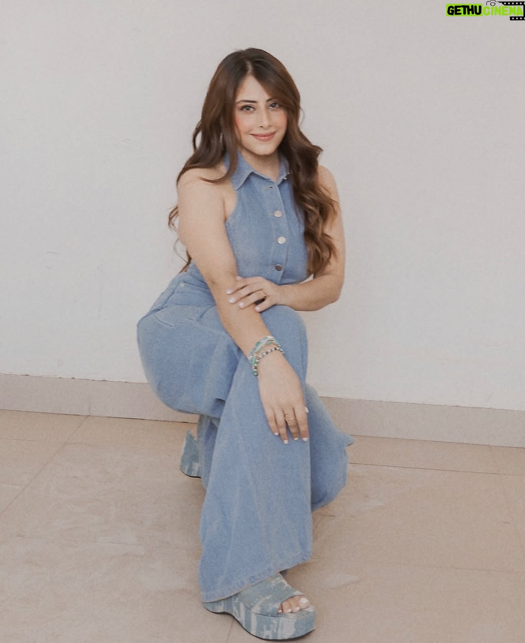 mehak sethi - 2.5K Likes - No frills, just denim.”🩵
Wearing @srstore09