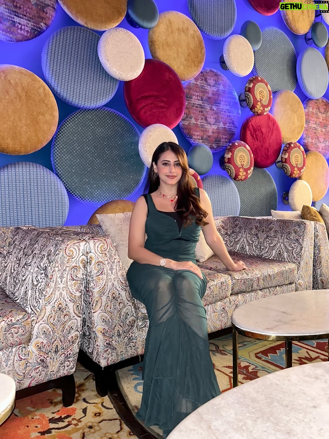 mehak sethi - 2.6K Likes - Had an amazing time at @someplaceelsemumbai 🫰🏻🤍
Wearing @srstore09
