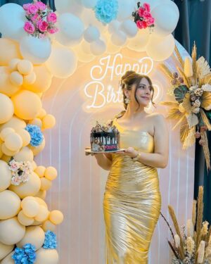 mehak sethi Instagram - Not over my birthday fit  from @erazzlondon and this setup from @floral_fiesta09 🖤
Can’t ask for a better way to celebrate. 🎉 #FeelingMyself #BirthdayVibes”