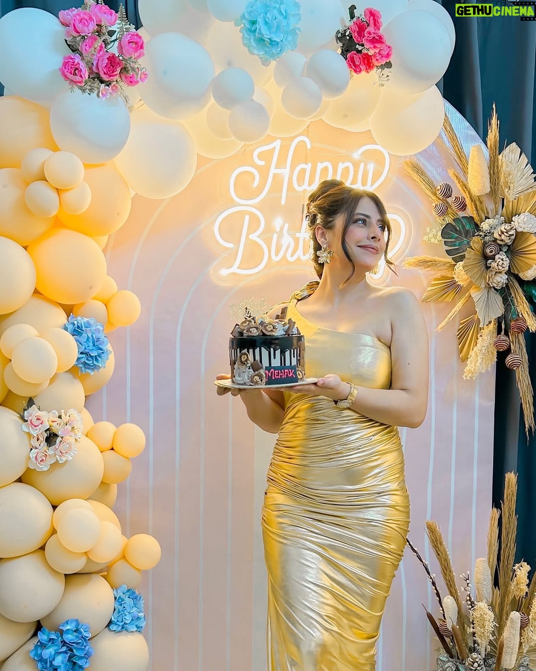 mehak sethi - 4.1K Likes - Not over my birthday fit  from @erazzlondon and this setup from @floral_fiesta09 🖤
Can’t ask for a better way to celebrate. 🎉 #FeelingMyself #BirthdayVibes”