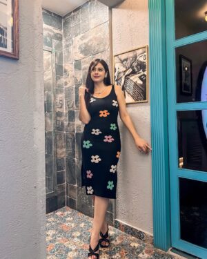 mehak sethi Instagram - Floral vibes 
Had an amazing dinner at @millerhousebarandkitchen ✨
Wearing @srstore09