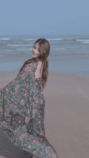 mehak sethi Instagram - Letting the waves match my flow.”𓇼🌊⋆🐚
Drapped in @navaaura06 🐚🦋☀