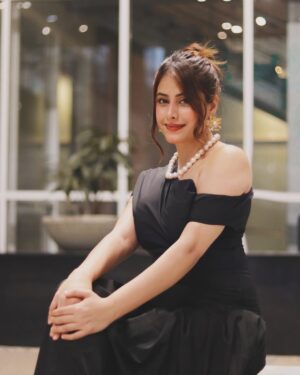 mehak sethi Instagram - Back in black 🪞🖤
Wearing @srstore09