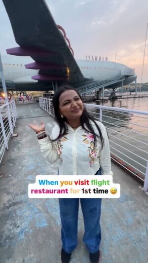 monalisha ghosh Instagram - Plane wala restaurants ✈️😅
Tag karo jo gaya ho✅
#funny #comedy #viral #trending #reelitfeelit #reelkarofeelkaro #flight #plane