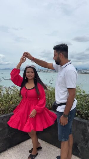monalisha ghosh Instagram - Comment “link” for details
Shocked at the difference! 🤯✨ One pump of Plix Hibiscus Frizz Control Serum and my hair went from dry & frizzy to silky smooth in seconds! 🌸💖
#FrizzFreeHair #PlixHibiscus #HairGameChanger