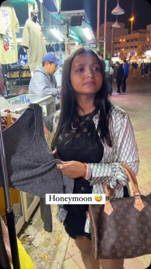 monalisha ghosh Instagram - Honeymoon pe b kanjusi 😅
Tag your husband ✅
#funny #comedy #honeymoon #viral #trending #reels #reelkarofeelkaro #reelsinstagram