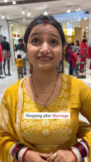monalisha ghosh Instagram - Shadi ke baad Husband ke sath pehli shopping 😂
Tag your friend ✅
#funny #comedy #shadi #viral #comedy #trending