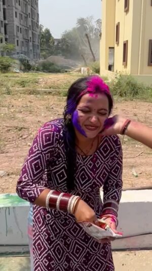 monalisha ghosh Instagram - Pehli Holi aise Manai 😄
Apne Baalo ka dhyan rakhte hue ✅
Shampoo and Conditioner by @myplixlife
#holi #haircare #plix #shampoo #viral #trending #reelitfeelit #reelkarofeelkaro