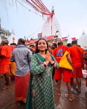 monalisha ghosh Instagram - Baba Baidyanath Dham ke Darshan Sawan mein ho gaye 🙏🙏
Bol Bam 👐
#sawan #babadham #viral #trending #bolbam
