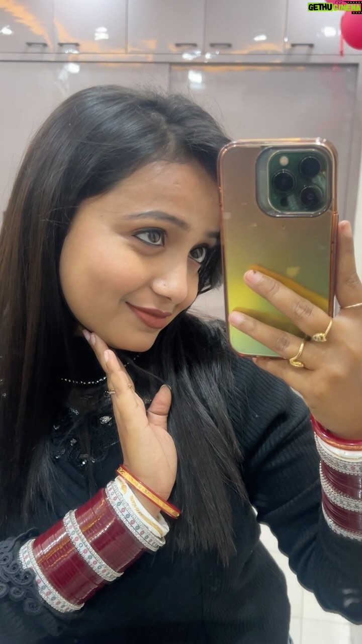 monalisha ghosh - 85.6K Likes - shadi ke baad mere glow ka raaz 😍

Get 10 min D-Tan Serum @plix.life

#detan #viral #couple #serum #wedding #newlywed #trending