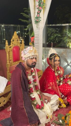 monalisha ghosh Instagram - Shadi ke baad ki life 😍
Product by @reachedmars
#wedding #viral #makeup #trending #reelitfeelit #reelkarofeelkaro