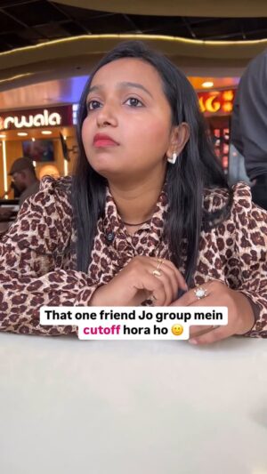 monalisha ghosh Instagram - Katna hai toh katlo 🙃🥹
Tag karo aise dosto ko✅
#viral #trending #reelitfeelit #reelkarofeelkaro #friends #group #comedy
