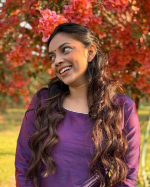 nishtha kesarwani Instagram - Ab Zyada baate karna chhod diya hai maine,Log deewane ho jate hai mere🙈😛
.
.
#nishtha #nishthadancer