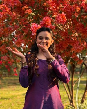 nishtha kesarwani Instagram - Ab Zyada baate karna chhod diya hai maine,Log deewane ho jate hai mere🙈😛
.
.
#nishtha #nishthadancer