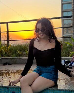 nishtha kesarwani Instagram - Koi mujhsa nahi..😛
.
.
#nishtha #nishthadancer #pic #picture #post #instagram #insta #instagood