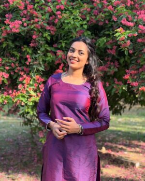 nishtha kesarwani Instagram - Ab Zyada baate karna chhod diya hai maine,Log deewane ho jate hai mere🙈😛
.
.
#nishtha #nishthadancer