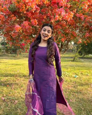 nishtha kesarwani Instagram - Ab Zyada baate karna chhod diya hai maine,Log deewane ho jate hai mere🙈😛
.
.
#nishtha #nishthadancer