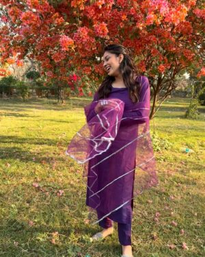nishtha kesarwani Instagram - Ab Zyada baate karna chhod diya hai maine,Log deewane ho jate hai mere🙈😛
.
.
#nishtha #nishthadancer