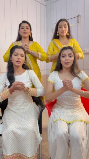 nishtha kesarwani Instagram - Anu ki Toli 💛🤍 #danceranis #anupmaa #anukitoli @reetajigar