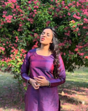 nishtha kesarwani Instagram - Ab Zyada baate karna chhod diya hai maine,Log deewane ho jate hai mere🙈😛
.
.
#nishtha #nishthadancer
