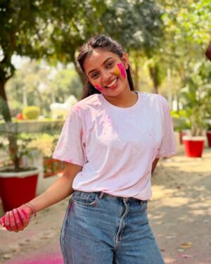 nishtha kesarwani Instagram - Happy Holi 😍
.
.
#nishtha #nishthadancer #holi