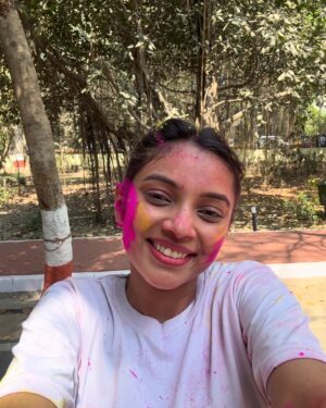 nishtha kesarwani Instagram - Happy Holi 😍
.
.
#nishtha #nishthadancer #holi