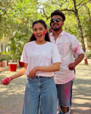nishtha kesarwani Instagram - Happy Holi 😍
.
.
#nishtha #nishthadancer #holi