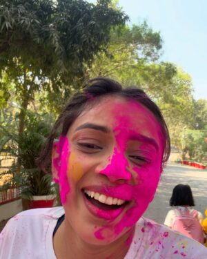 nishtha kesarwani Instagram - Happy Holi 😍
.
.
#nishtha #nishthadancer #holi