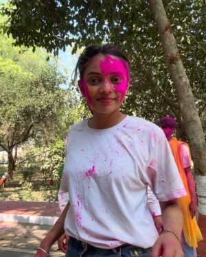 nishtha kesarwani Instagram - Happy Holi 😍
.
.
#nishtha #nishthadancer #holi