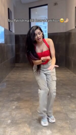 nishtha kesarwani Instagram - Bare Minimum 🤌🏼