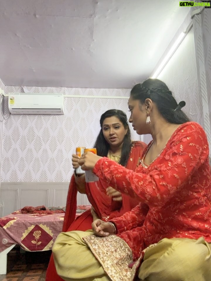 nishtha kesarwani - 1.7K Likes - Humko Coffee peene se hi Nashe ho jate hai🍻