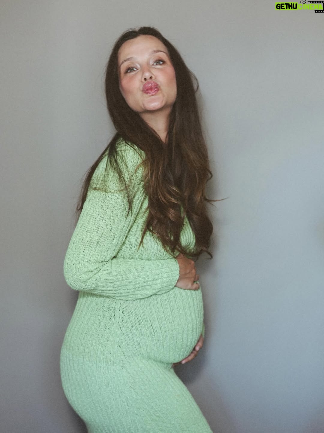 İrem Helvacıoğlu - 390.2K Likes - Kavuşmaya az kaldı son foto gibi sürpriz sona çok hazırım 👶🏼🍼🚼🥹♥️
 foto teyze :@sebibebi 📸📸