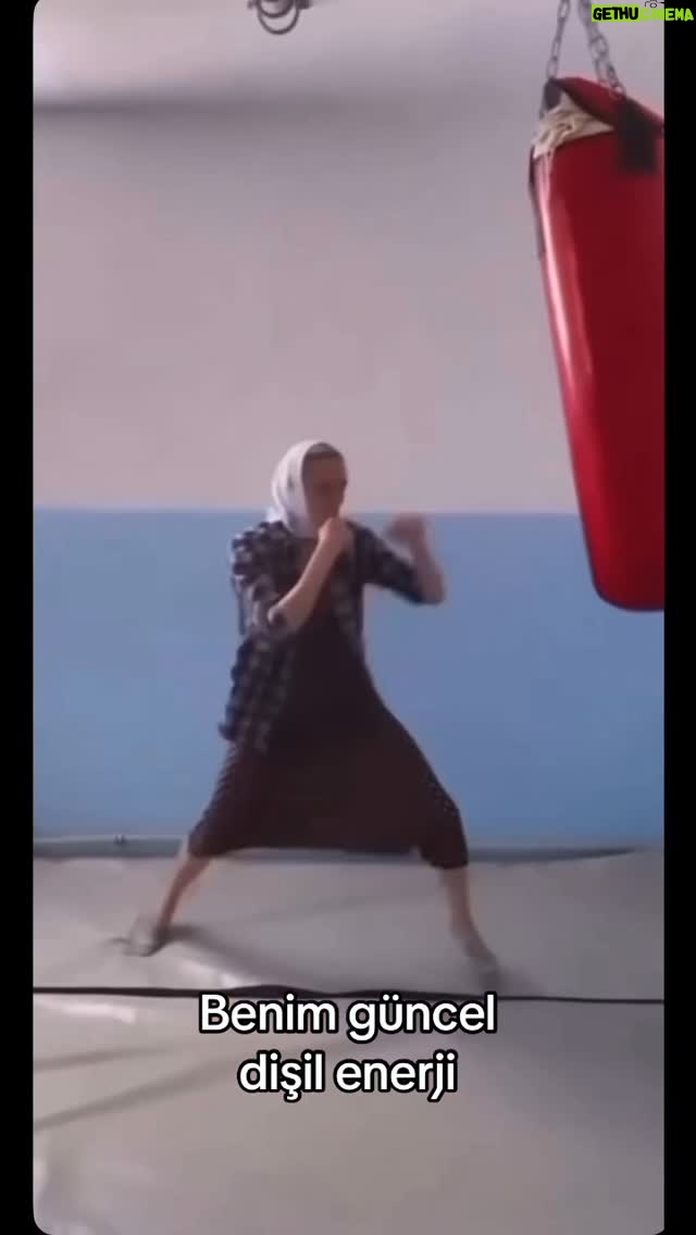 İrem Sak - 209.7K Likes - 