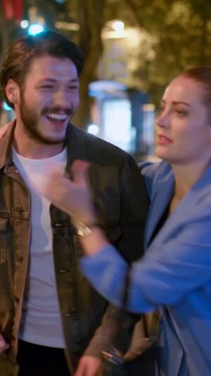 İrem Sak Instagram - Kim sarhoş? Ben mi? Ne münosebo… 

#modernkadın her cuma @gain ‘de 🎈
