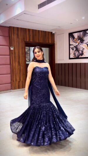 sabrina kaur Instagram - Pretty Corset Top with Mermaid Skirt 🧜‍♀️🎀
Makeup by - @baanibeautybar 
Outfit- @ladybosssabrina ✨

To place your order for this beautiful CORSET... Dm us or Whatsapp - 7696799610, 836-0614226🌸