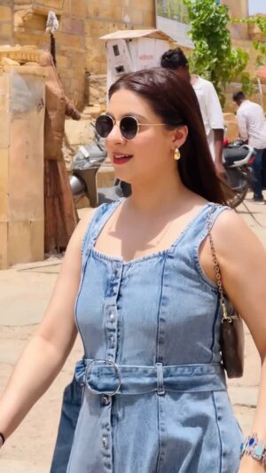 sabrina kaur Instagram - Kehde sheher toh lgdi mai ? 💙🩵