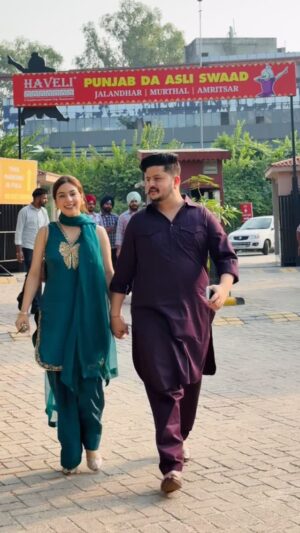sabrina kaur Instagram - Hakk nal fde 👫 tu meri baah ❤️
Outfit - @ladyboss_sabrina7