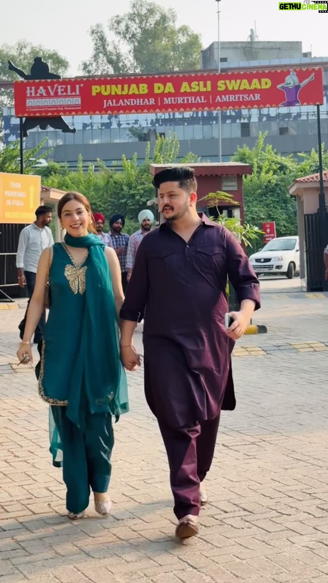 sabrina kaur - 13.2K Likes - Hakk nal fde 👫 tu meri baah ❤️
Outfit - @ladyboss_sabrina7