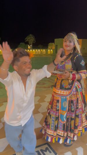 sabrina kaur Instagram - Entry😀🧿❤️ #jaisalmer 

#buggdi🐥