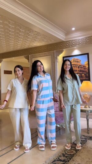 sabrina kaur Instagram - Lil Transition Moment with lovelies🤍🫰🏻