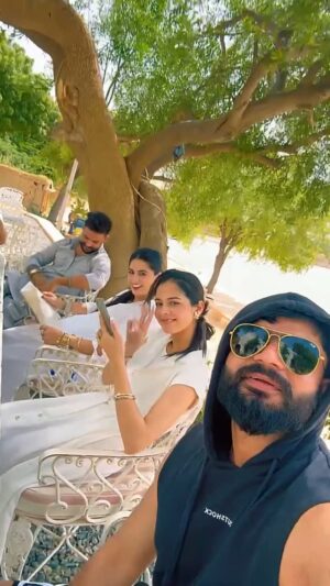 sabrina kaur Instagram - Touch Karde DiL Dia Taaran Nu❤️🧿😀

#buggdi🐥