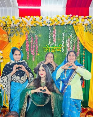 sakina khan Instagram - #mehndi