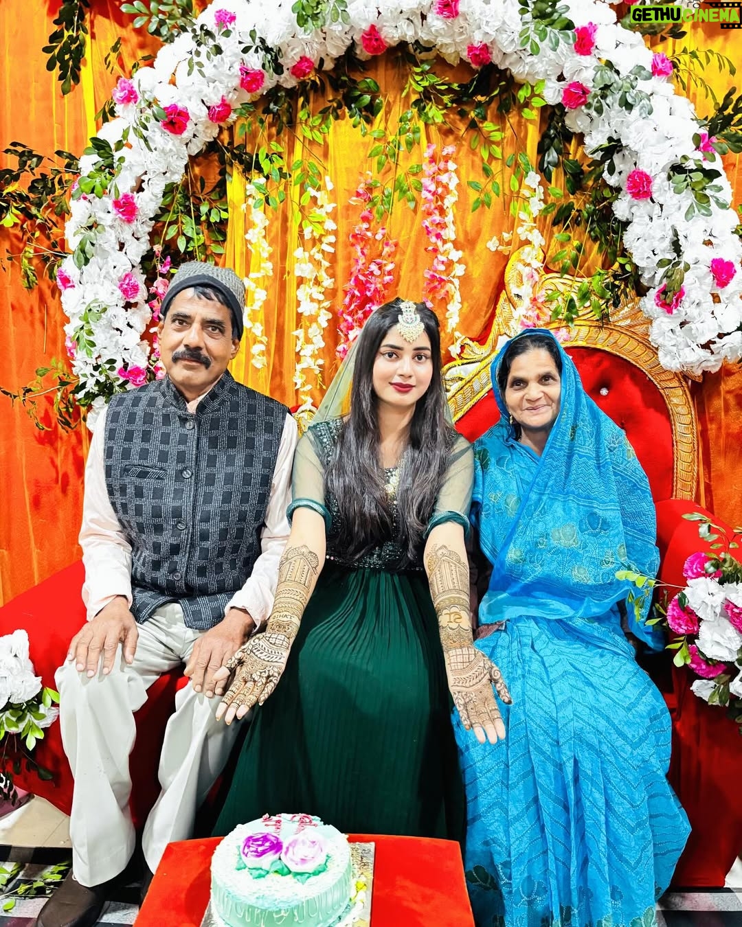 sakina khan - 5.2K Likes - #mehndi