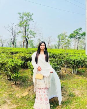 sakina khan Instagram - Eid Mubarak 🌙#eidmubarak❤️#🎀 #eid #photoshoot#Happy #photoshoot #lovely