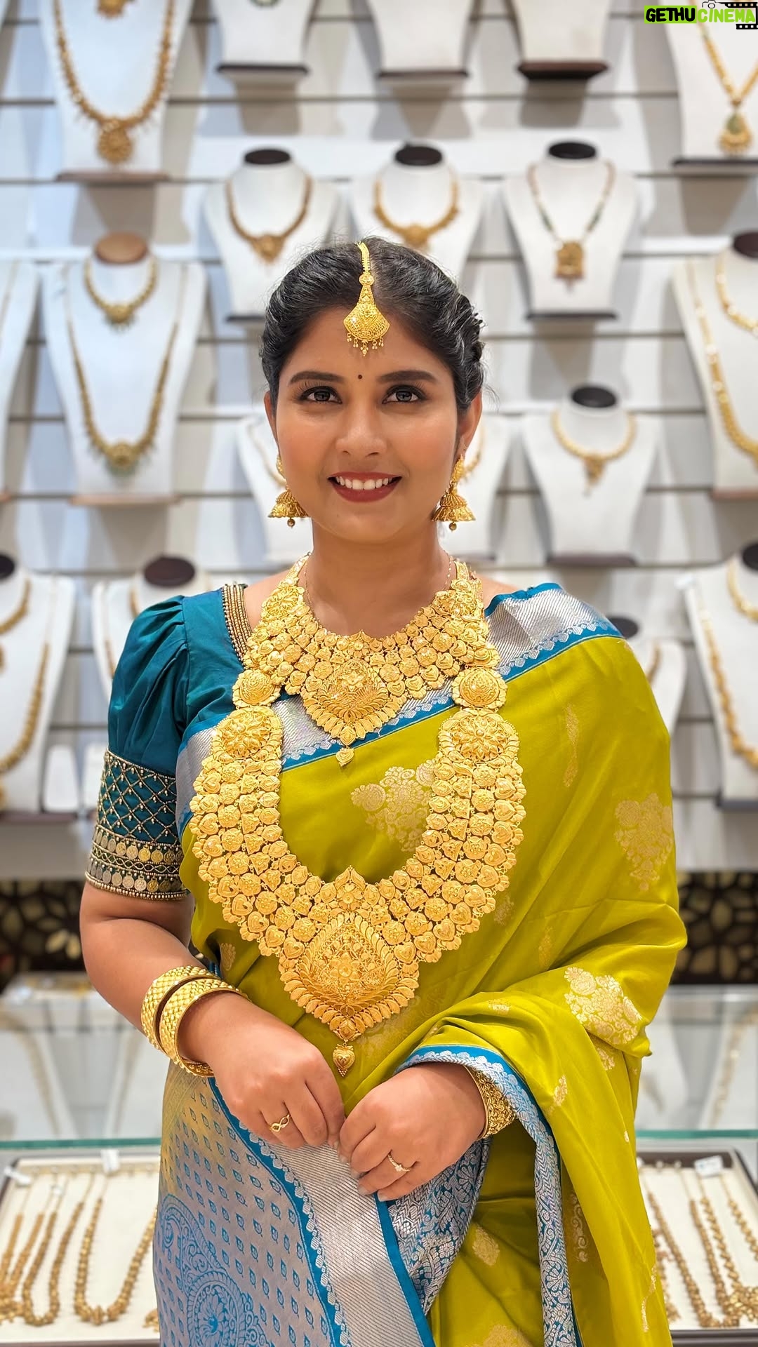 sathya sai krishnan - 8.1K Likes - நம்ம வீட்டு அரசிகளுக்கு shopping பண்ணனும்ன  அதுக்கு perfect choice நம்ம Super Saravana Stores!

Super Saravana Stores ஓட இப்போ தமிழ் நாட்டுக்கே தலை தீபாவளி தான்!

Visit their stores at T Nagar. Purasaiwalkam. Chrompet. Porur. Madura and  Coimbatore

#DiwaliShopping
#TrendyThisDiwali 
#DiwaliFashion
#festivestyle 

#saree #pattusaree #insta #instareels #trending #trendingreels #viral #instadaily #instalike #reelitfeelit #fashion #instafashion #actress #serial #vijaytv #pandianstores #makeup #dressing #style #sareeblouse  #sareeinspiration #halfsaree  #halfsaree #traditional #arası #supersaravanastoressuperjewellery #supersaravanastores