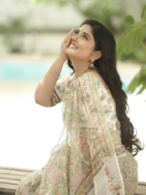 sathya sai krishnan Instagram - 🤍Draped in heritage, adorned with elegance✨

Costumes - @kaarigai.sarees
Photography - @camerasenthil 
Makeup & Hair - @deepi_makeupartistry 
Shoot organised by @rrajeshananda

#saree  #whitesaree #sareelove #sareelover #sareelovers #likes #trending #trendingnow #trend #viral #likes #insta #instagood #instagram #instalike #insta #instafashion #reelsinstagram #reels #reelkarofeelkaro #reel #vijaytelevision #vijaytv #vijay #disney #arası #ps2 #pandianstores